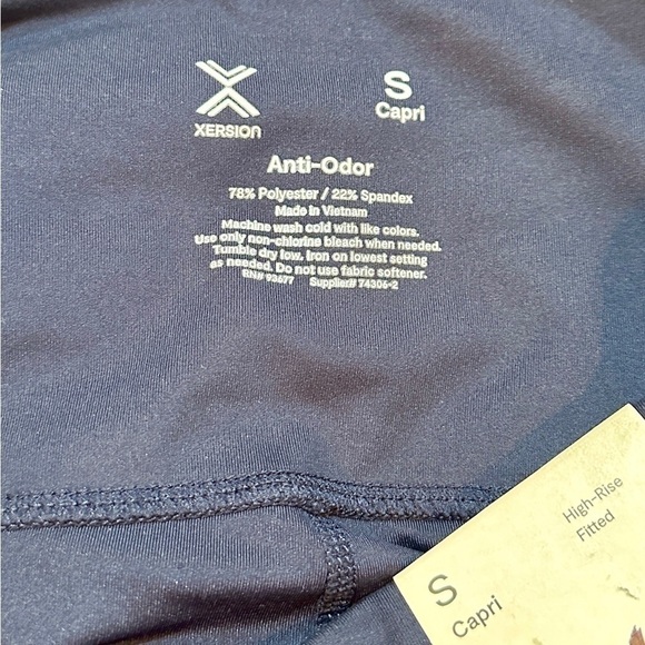 XERSION, NWT, WOMENS, HIGH-RISE, FITTED CAPRI WITH MEDIUM COMPRESSION. SIZE S - Picture 9 of 9